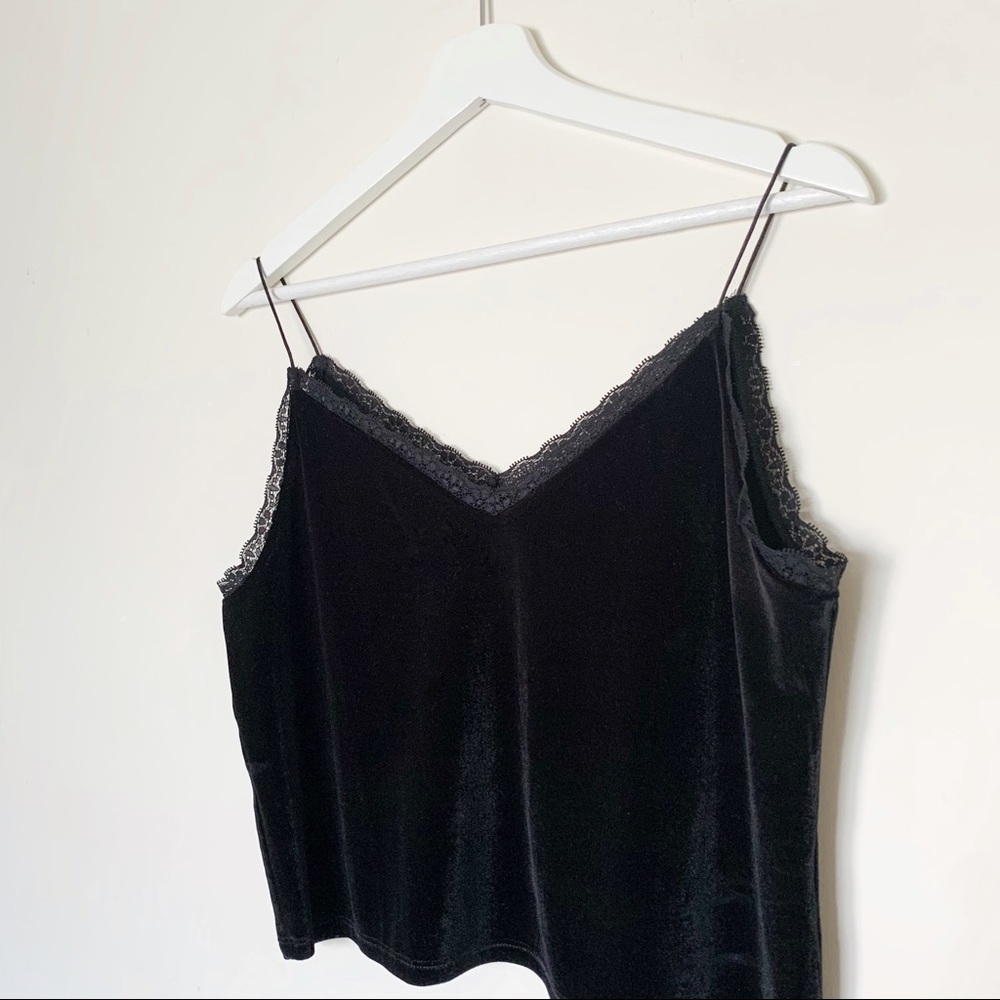 🌻H&M Lace Trim Velvet Top